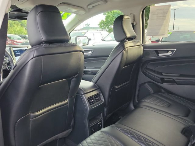 Used 2023 Ford Edge Titanium AWD/4WD image 17