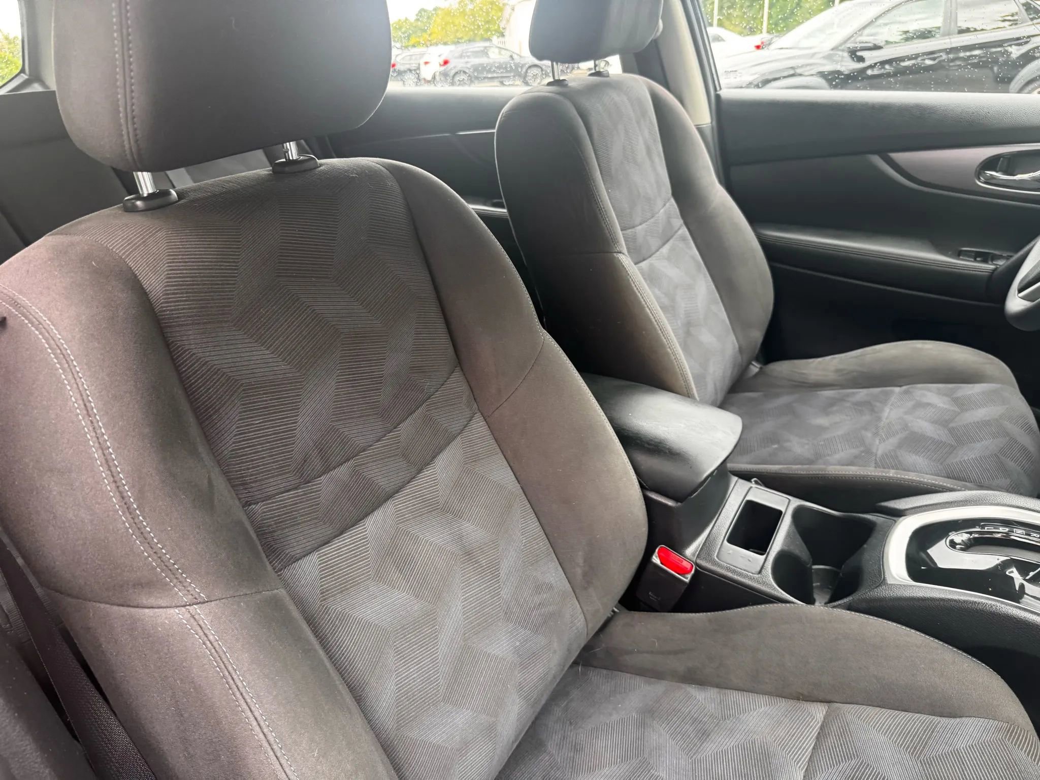 Used 2015 Nissan Rogue S image 23