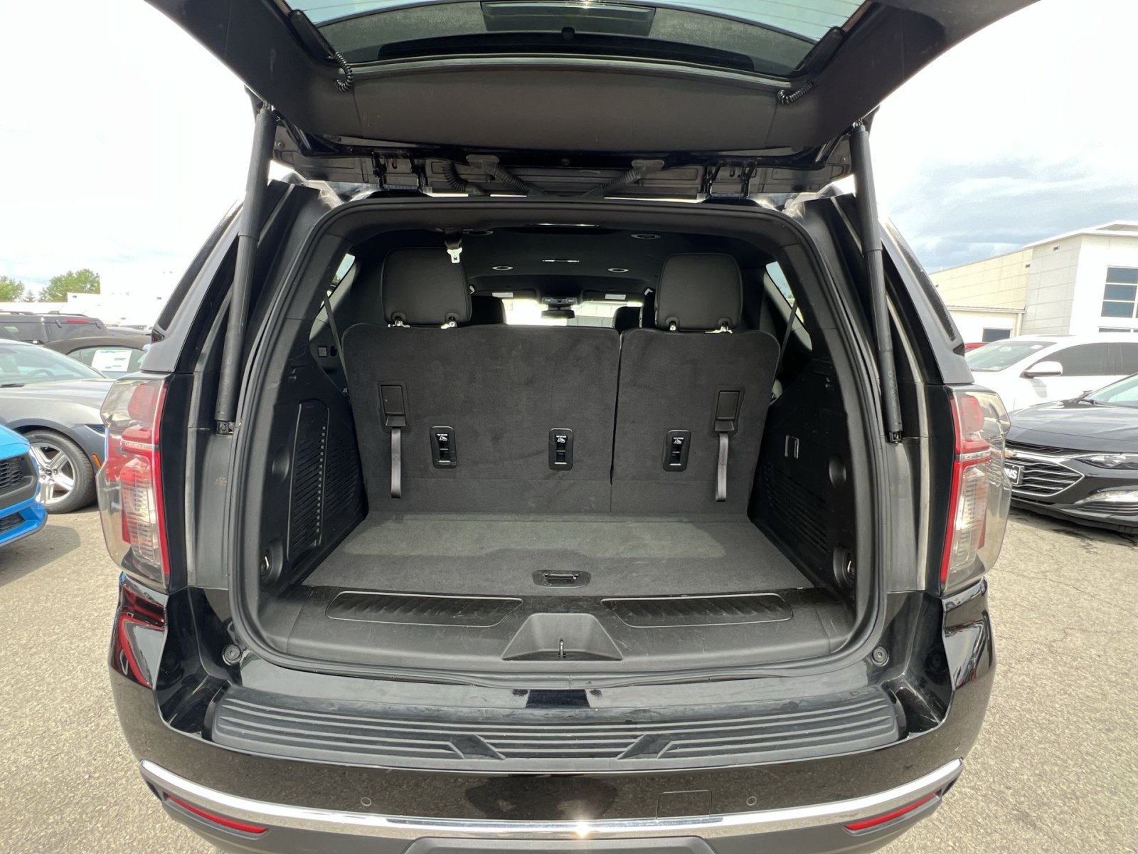 Used 2024 Chevrolet Tahoe LT AWD/4WD image 34