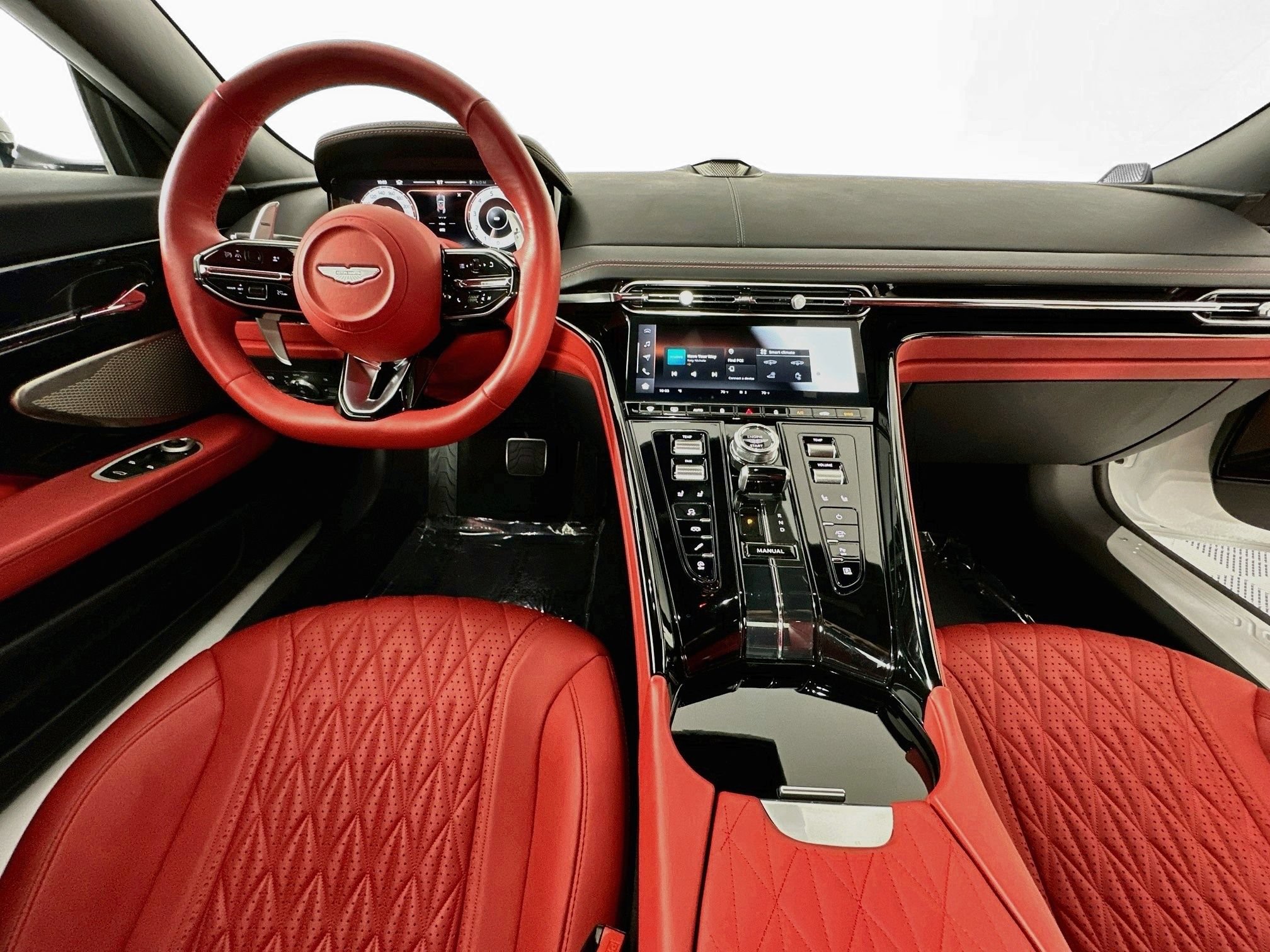 Used 2024 Aston Martin DB12 Coupe RWD image 25