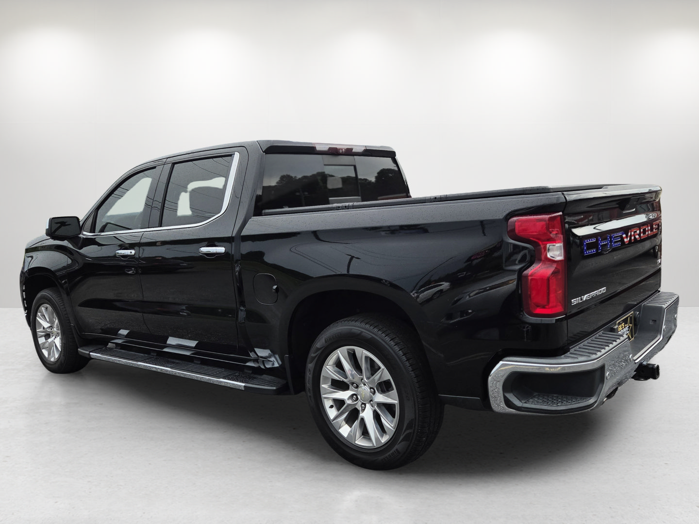 Used 2021 Chevrolet Silverado 1500 LTZ w/ LTZ Premium Package AWD/4WD image 7