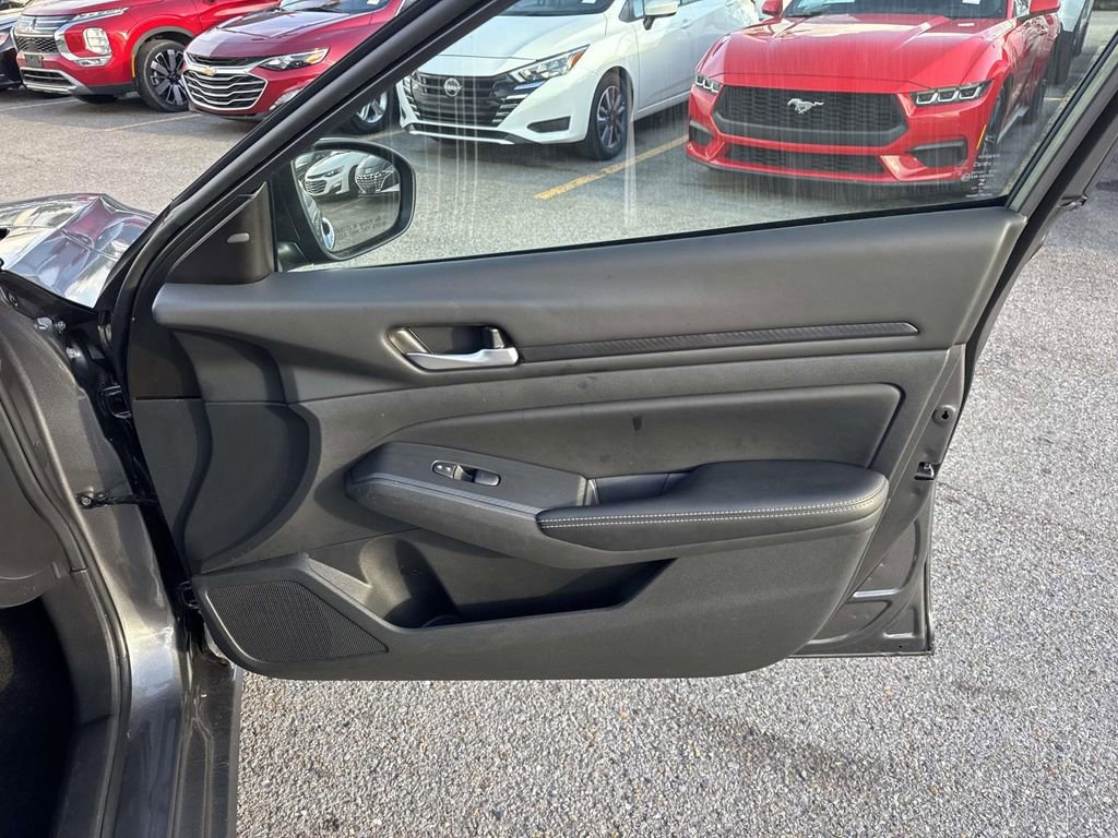 Used 2025 Nissan Altima 2.5 SV image 14