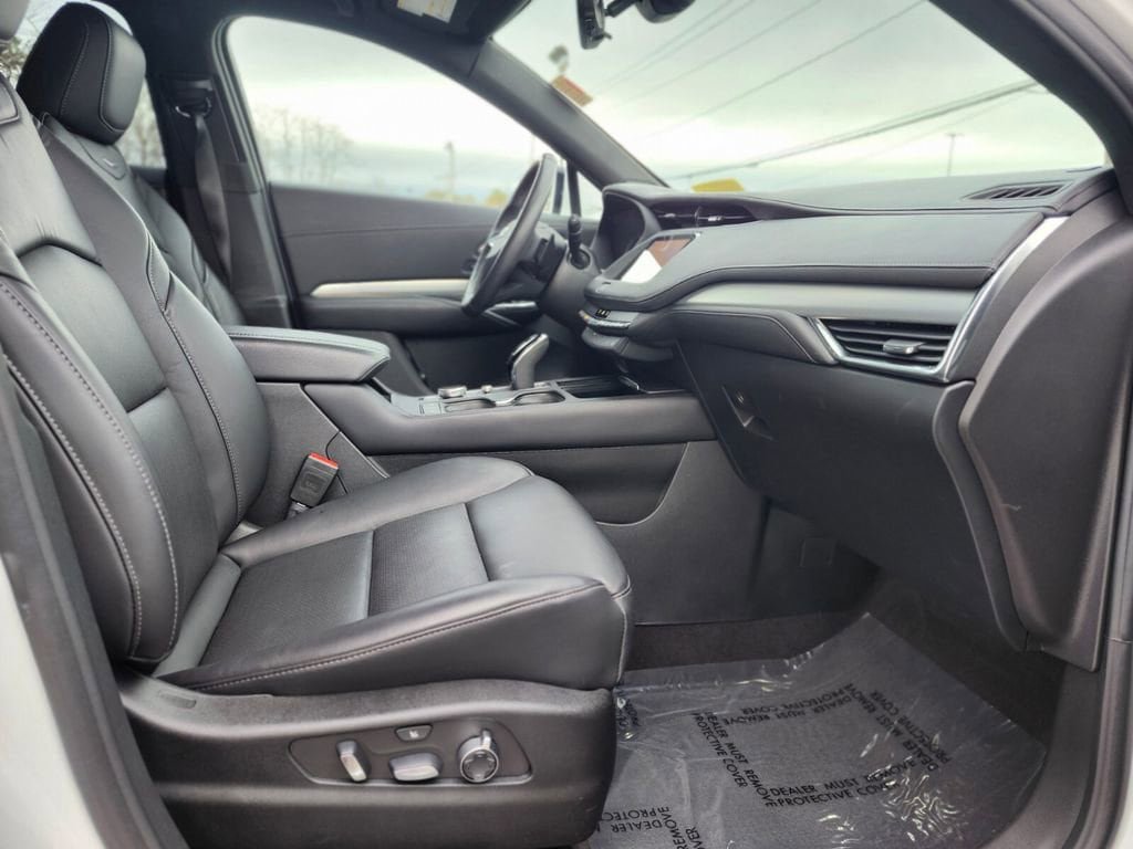 Certified 2023 Cadillac XT4 Premium Luxury w/ Enhanced Visibility Package AWD/4WD image 9