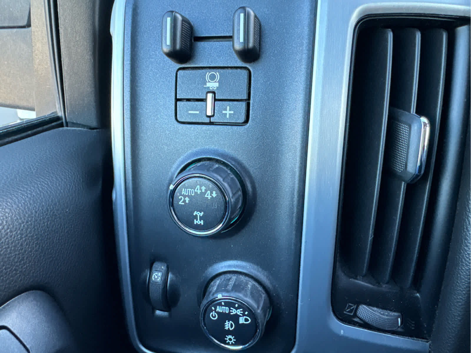Used 2018 GMC Sierra 1500 SLT AWD/4WD image 11