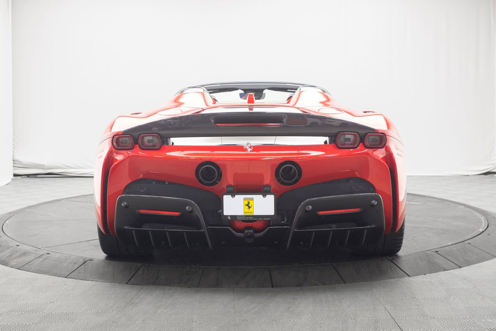 Used 2022 Ferrari SF90 Spider image 6