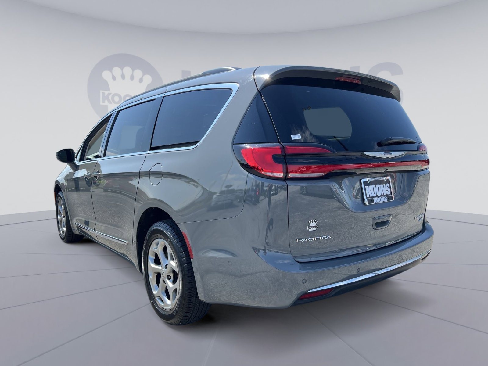 Used 2022 Chrysler Pacifica Limited AWD/4WD image 14