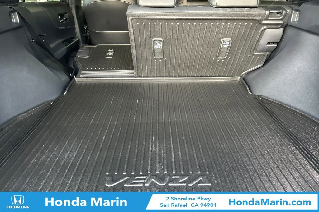 Used 2023 Toyota Venza Nightshade image 19