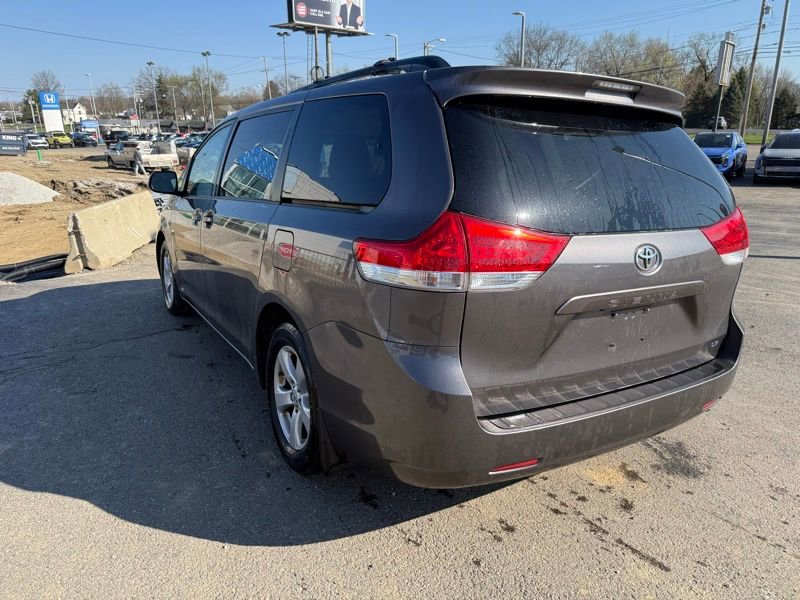 Used 2013 Toyota Sienna LE w/ Towing Pkg image 5