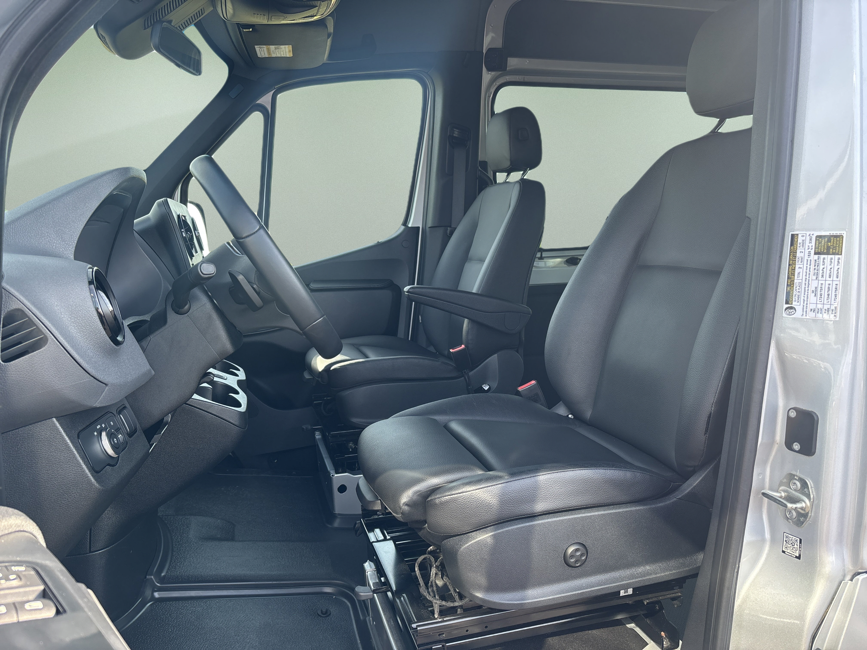 Used 2021 Mercedes-Benz Sprinter 2500 image 10