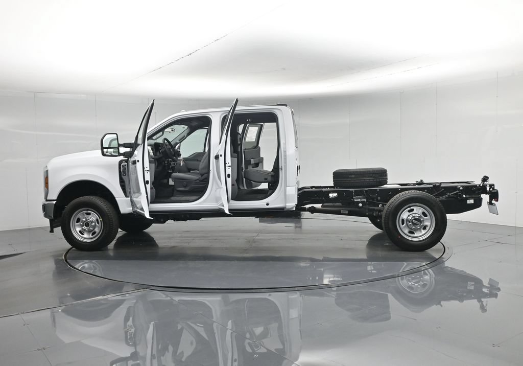 New 2026 Ford F350 XL w/ XL Chrome Package AWD/4WD image 31