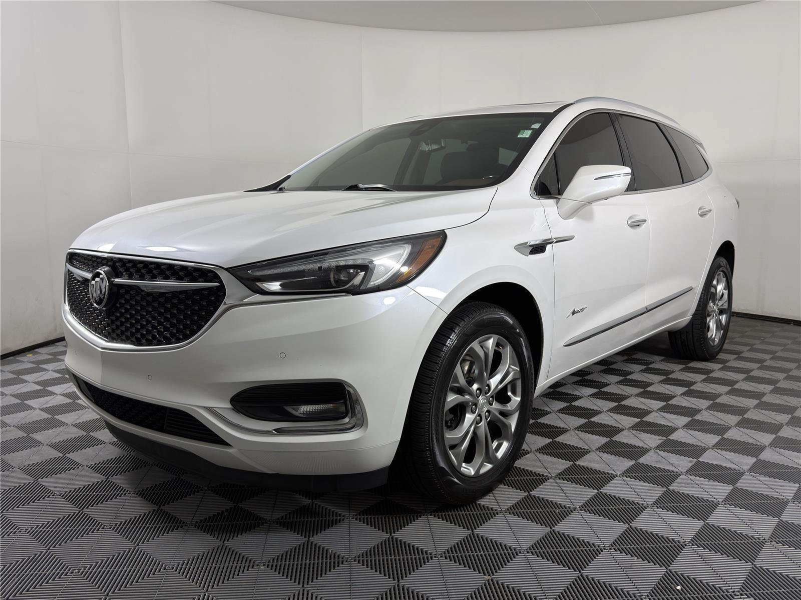 Used 2021 Buick Enclave Avenir w/ Avenir Technology Package FWD image 3