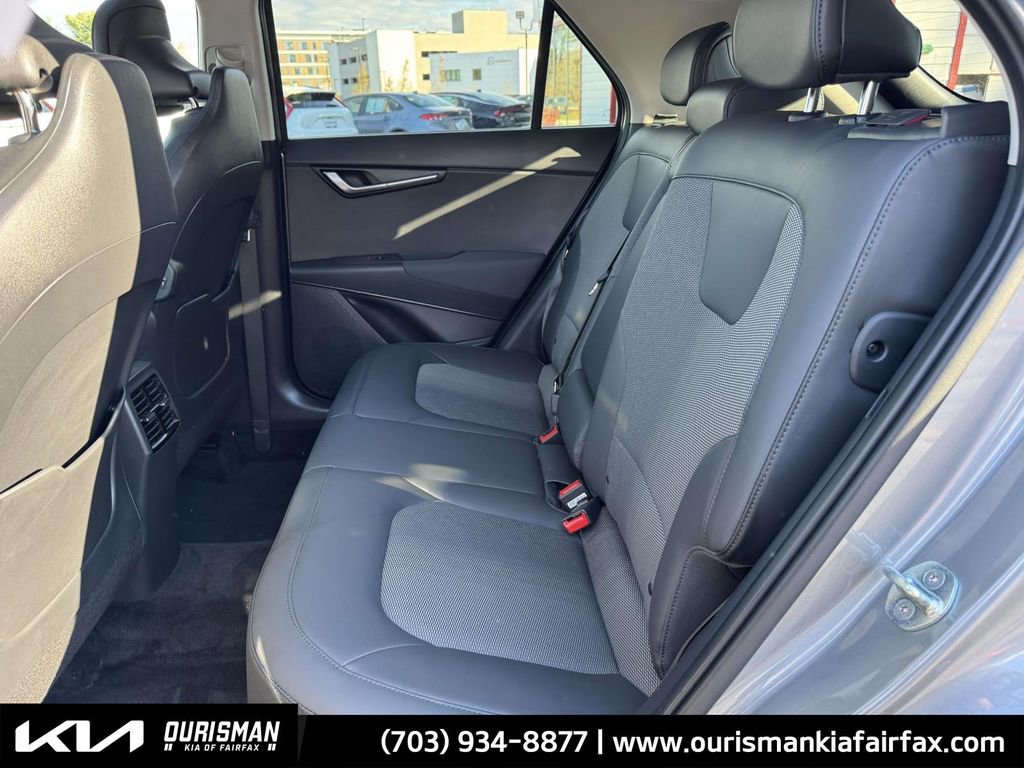 Used 2023 Kia Niro EX Touring image 19