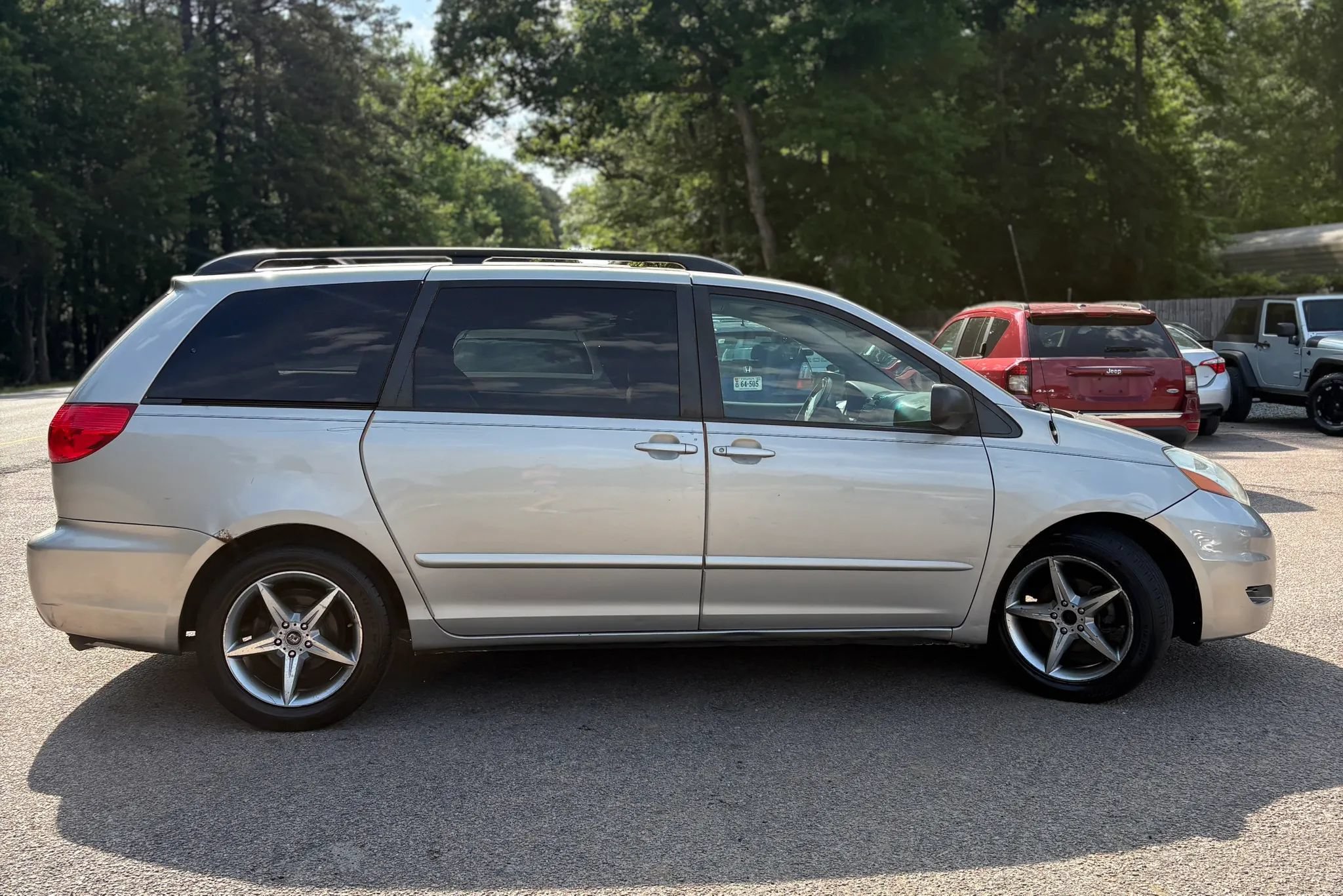 Used 2010 Toyota Sienna LE FWD image 6