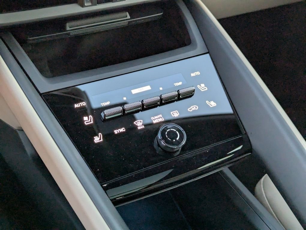 Certified 2025 Porsche Macan Electric image 26