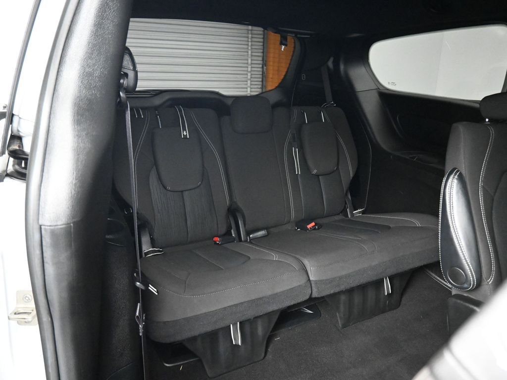 Used 2024 Chrysler Pacifica Touring image 53