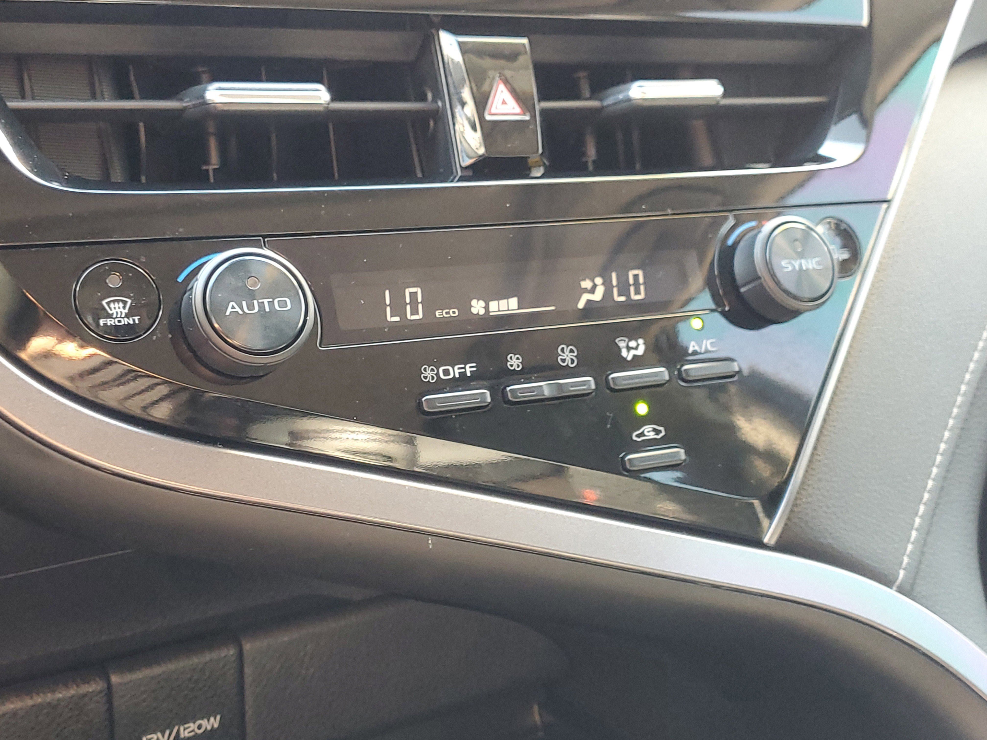 Used 2024 Toyota Camry SE image 29