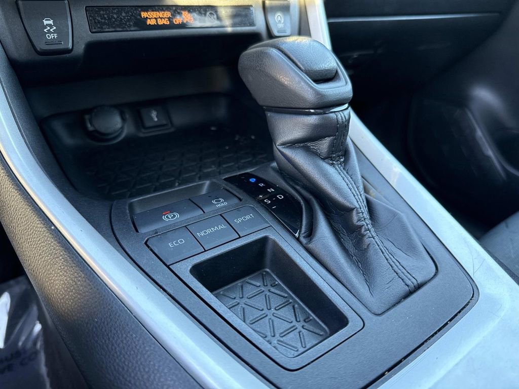 Used 2022 Toyota RAV4 XLE w/ Convenience Package image 35