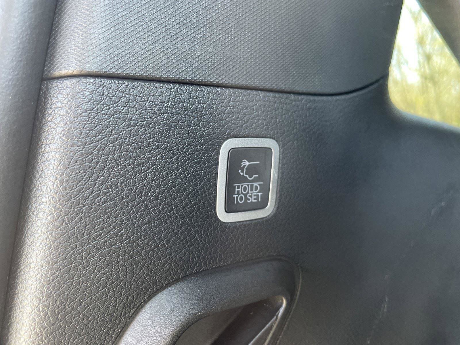 Certified 2024 Jeep Wagoneer Series III image 46