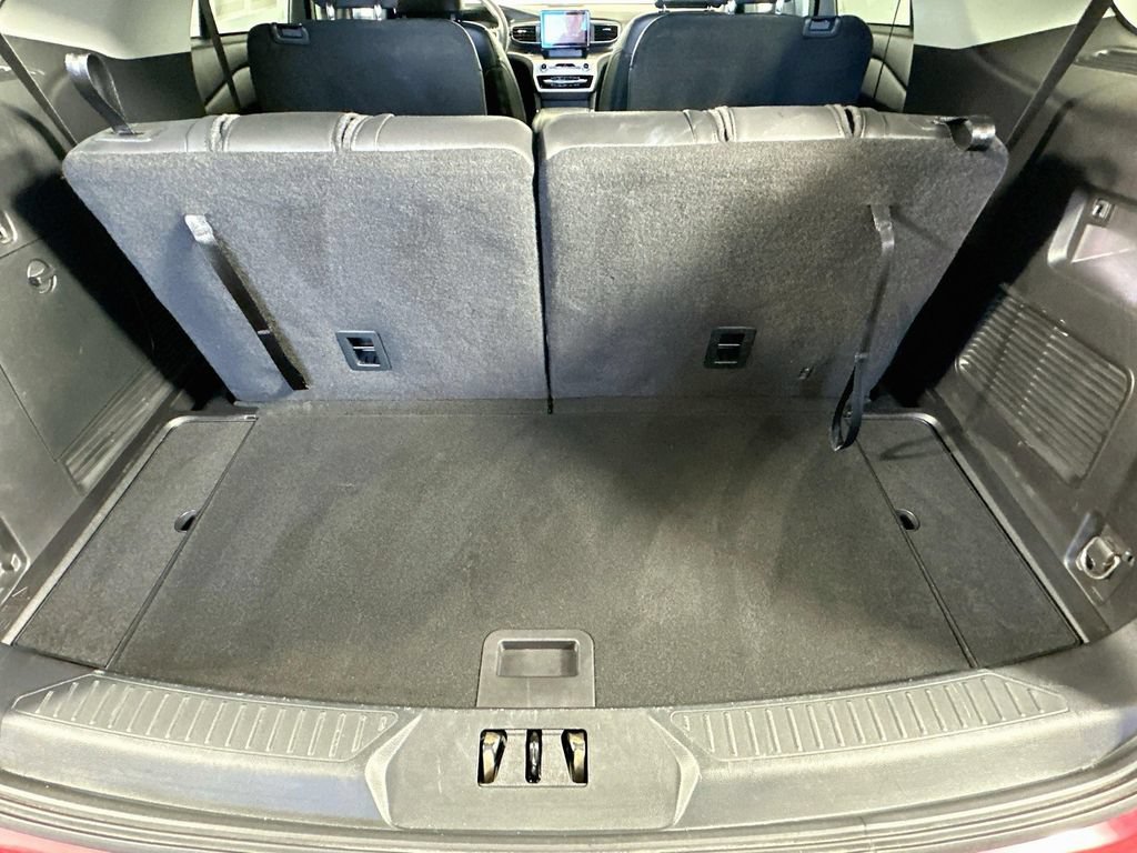 Used 2021 Ford Explorer XLT w/ Equipment Group 202A AWD/4WD image 34