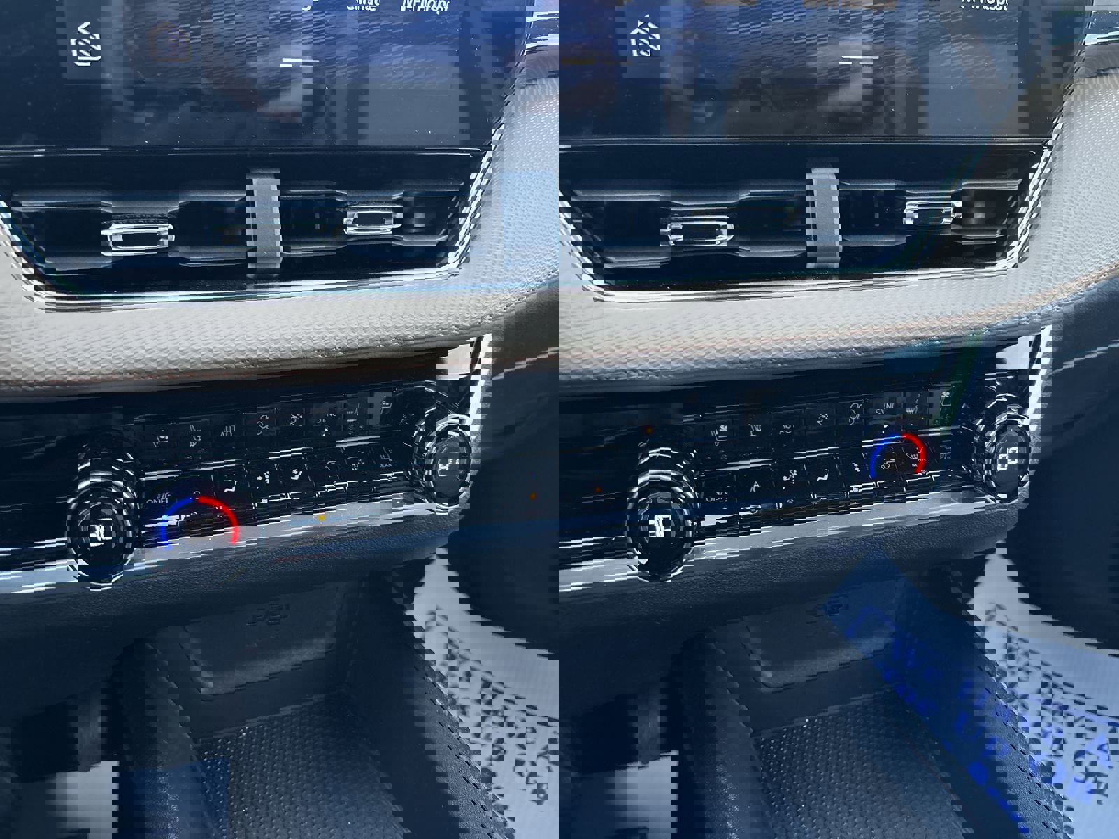 New 2026 Chevrolet Equinox ACTIV w/ Convenience Package III image 21