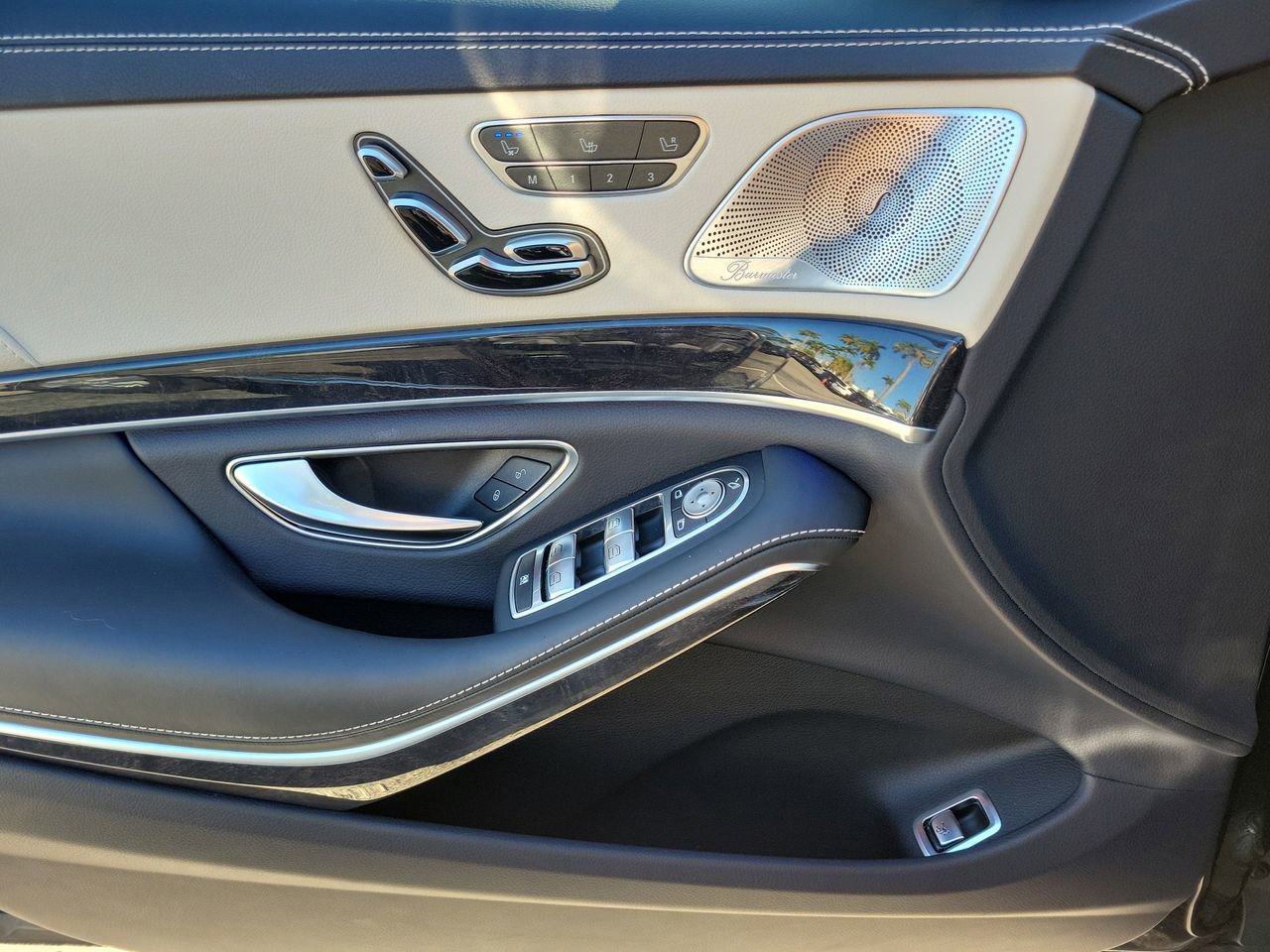 Used 2019 Mercedes-Benz S 560 Sedan image 24