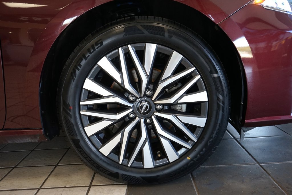 Used 2024 Nissan Altima 2.5 SV FWD image 52