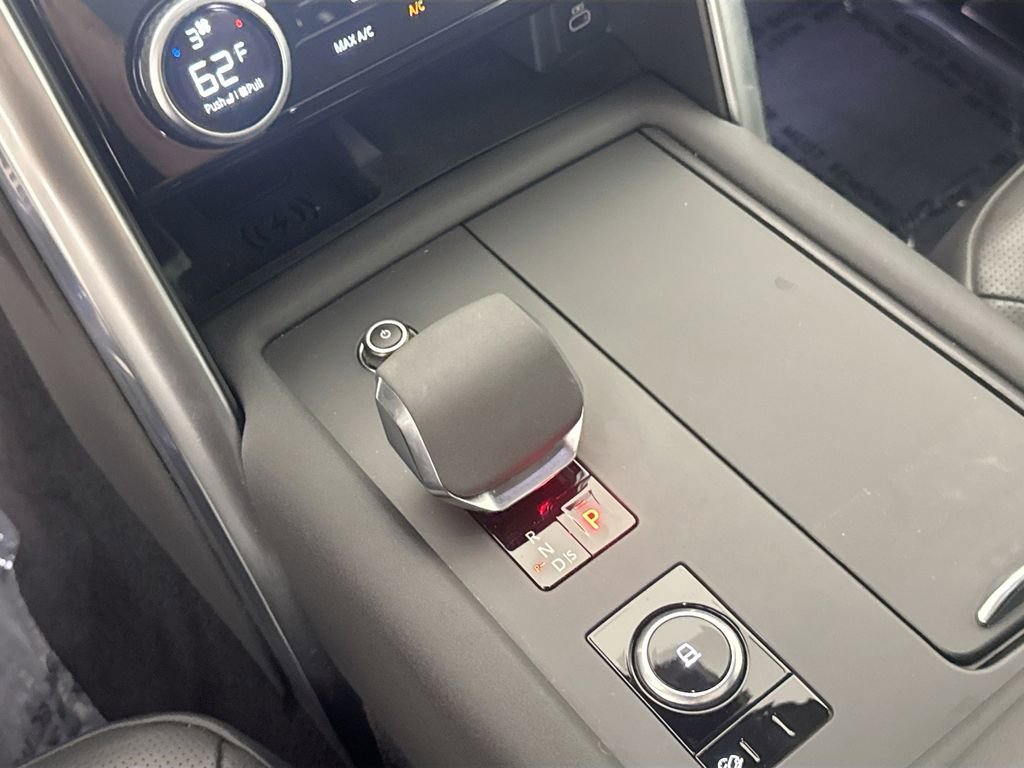 Certified 2024 Land Rover Discovery Dynamic SE image 16