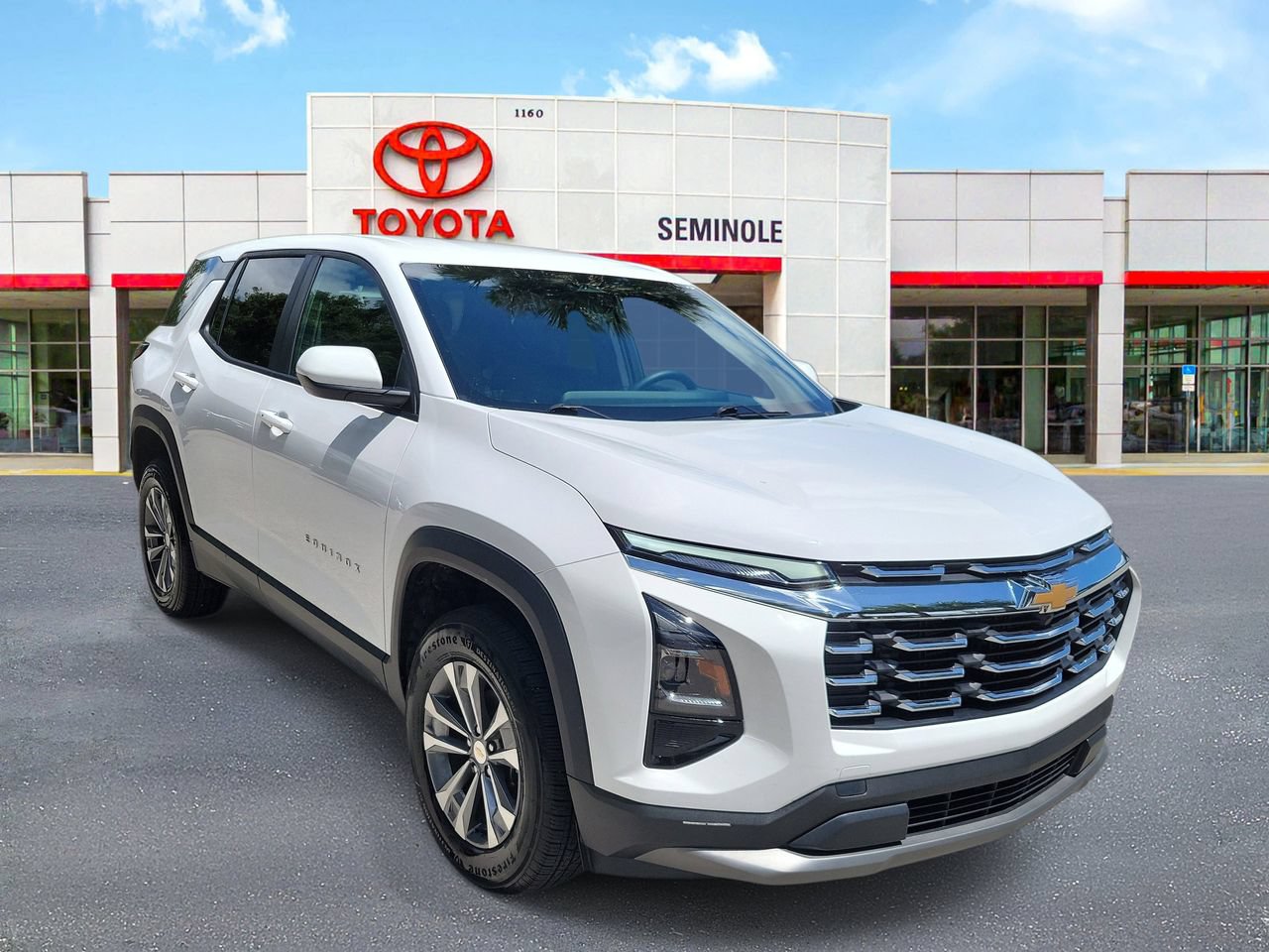 Used 2026 Chevrolet Equinox LT FWD image 2