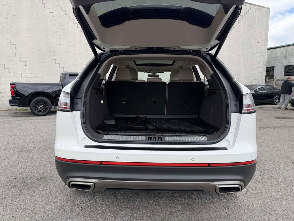 Used 2022 Lincoln Nautilus Reserve AWD/4WD image 9