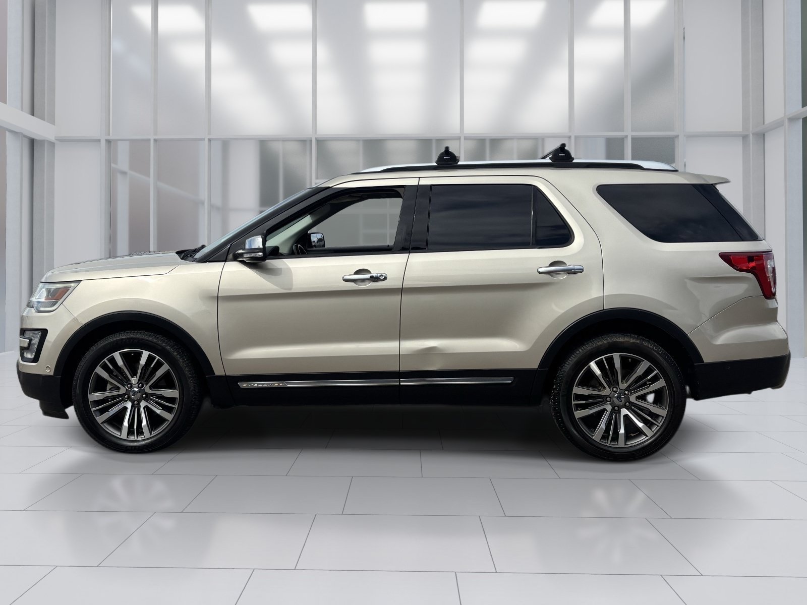 Used 2017 Ford Explorer Platinum AWD/4WD image 3