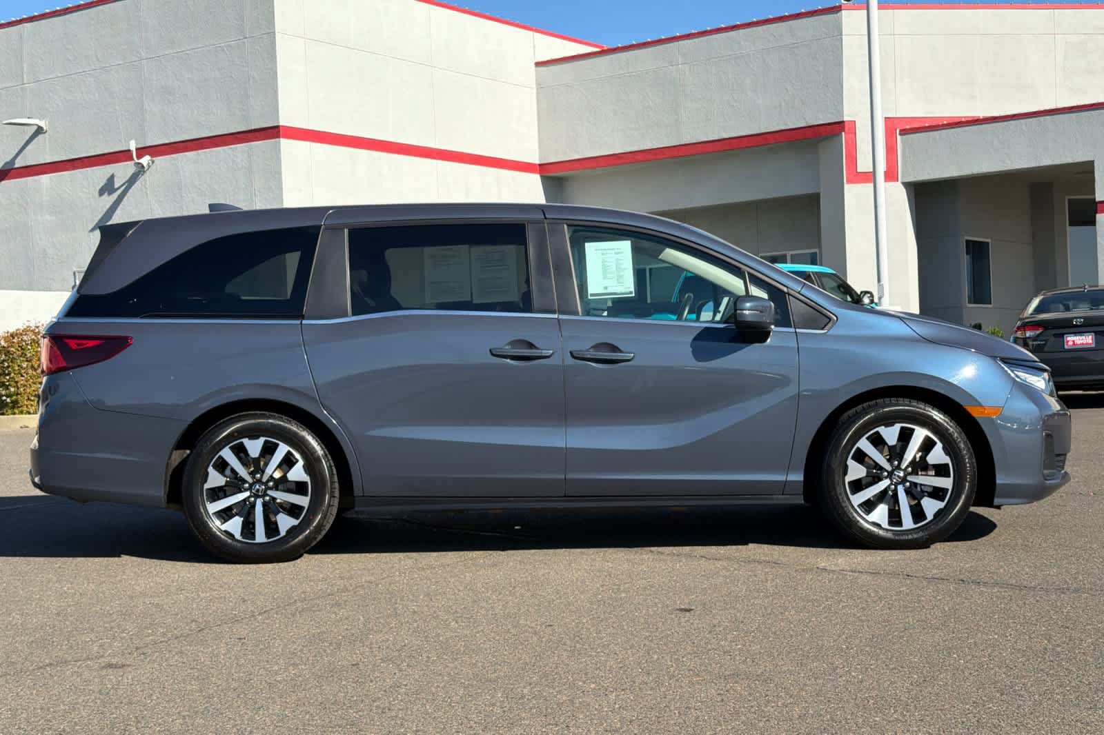Used 2025 Honda Odyssey EX-L image 6