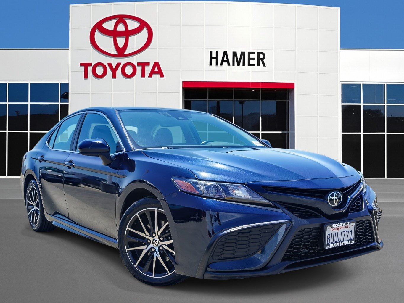 Used 2021 Toyota Camry SE w/ Carpet Mat Package (TMS) FWD image 1