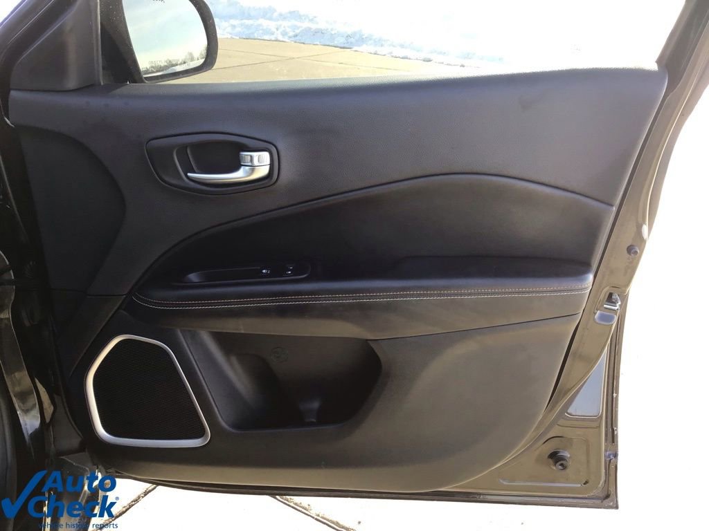 Used 2018 Jeep Compass Latitude w/ Cold Weather Group image 20