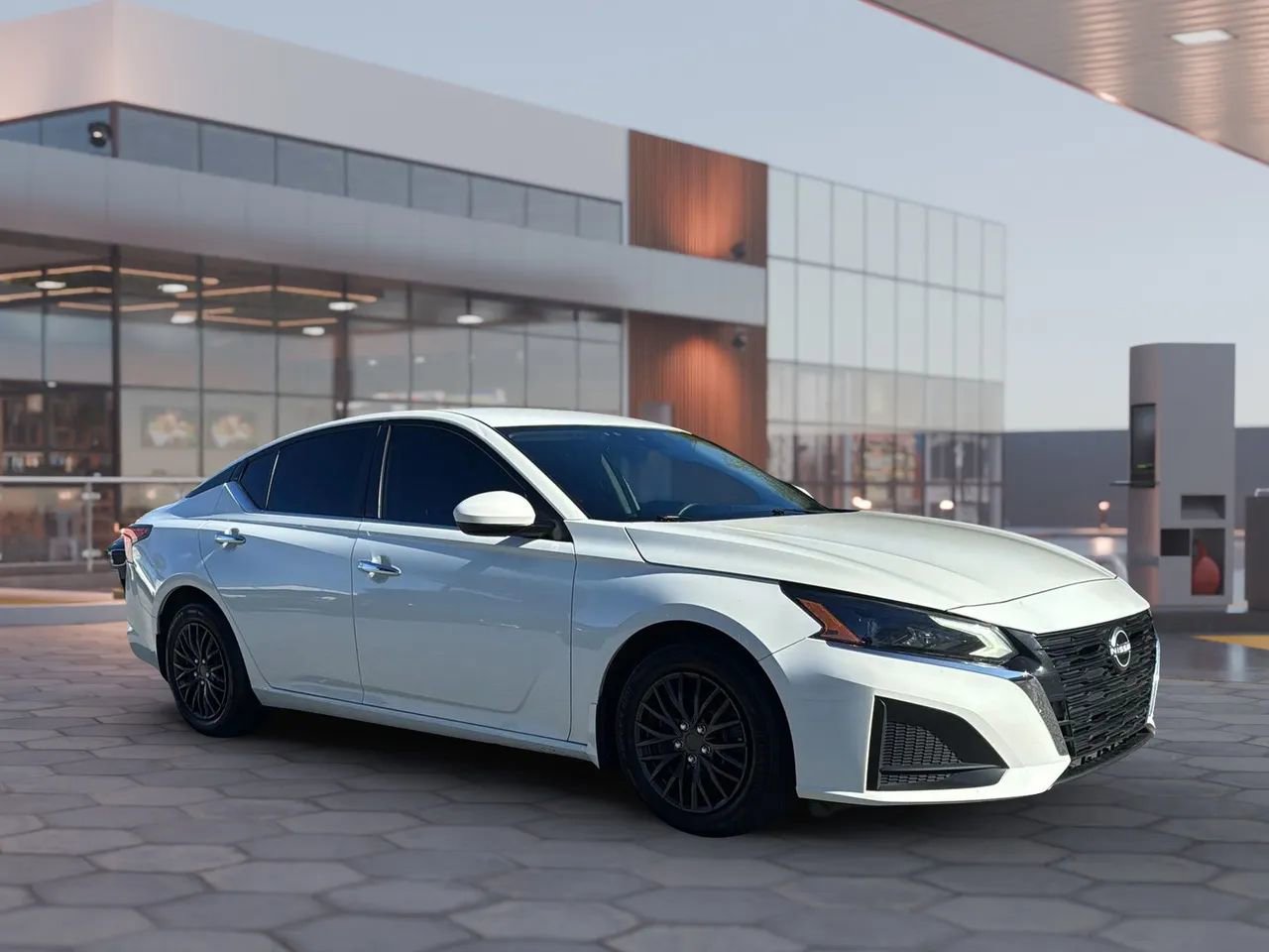 Used 2023 Nissan Altima 2.5 S image 3