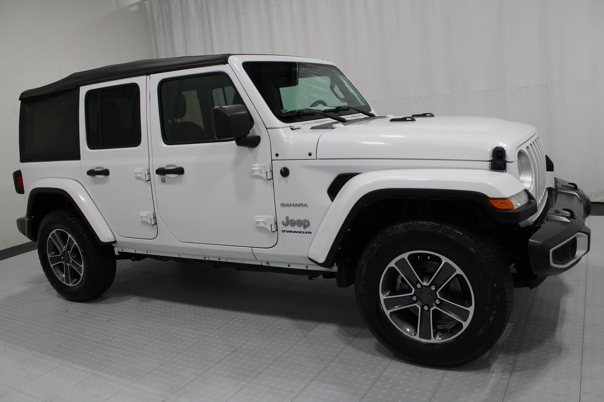 Used 2023 Jeep Wrangler Unlimited Sahara w/ Cold Weather Group AWD/4WD image 4
