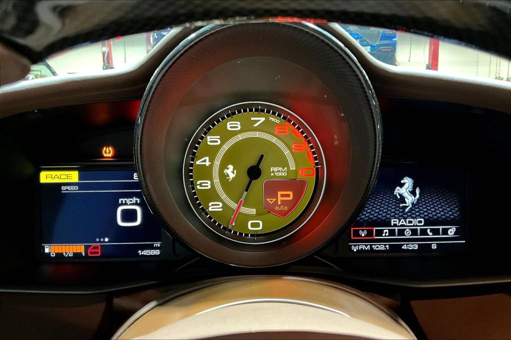 Used 2018 Ferrari 488 GTB RWD image 13
