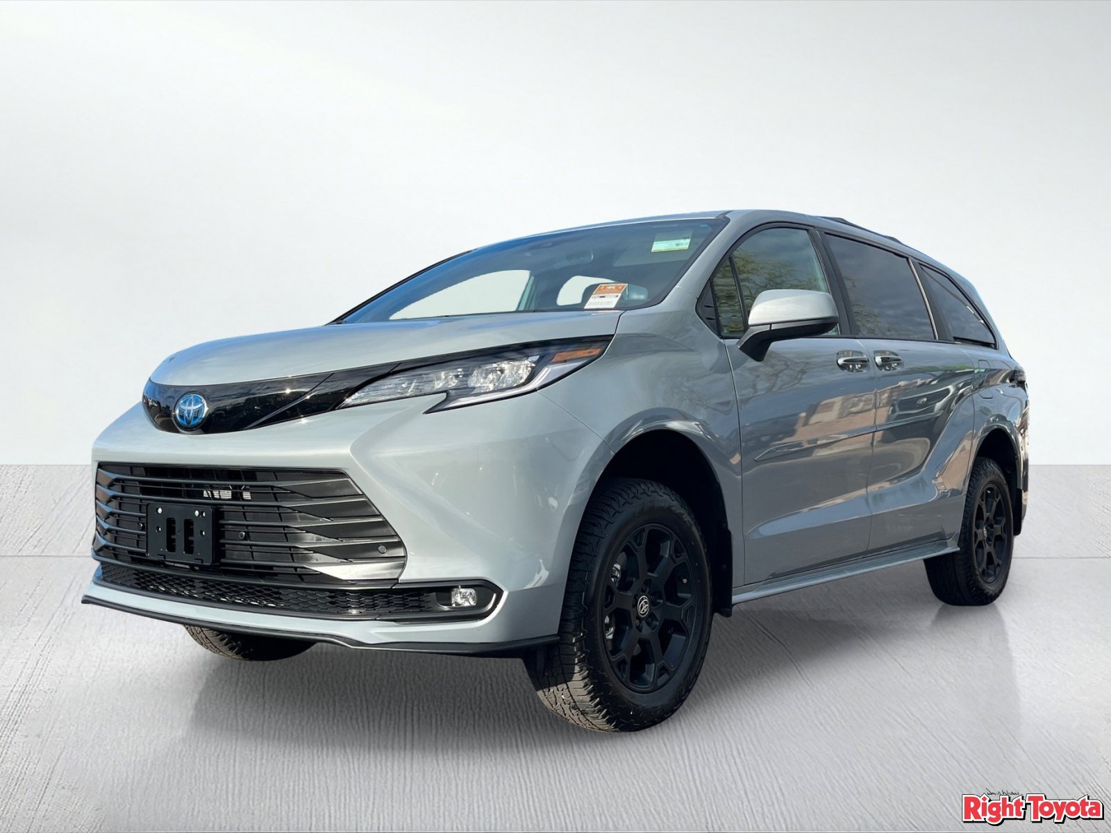 Certified 2025 Toyota Sienna XLE Woodland Edition AWD/4WD image 2
