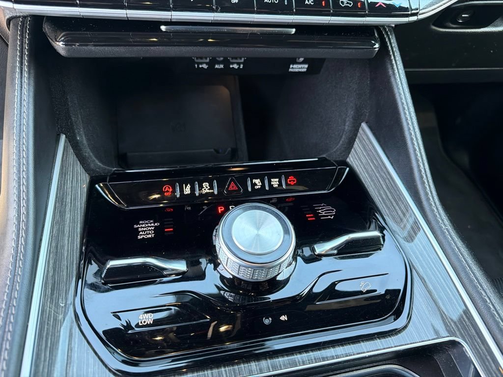 Certified 2022 Jeep Wagoneer Series III AWD/4WD image 14