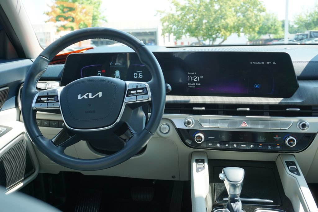 Used 2025 Kia Telluride EX w/ EX Captain's Chair Package FWD image 19