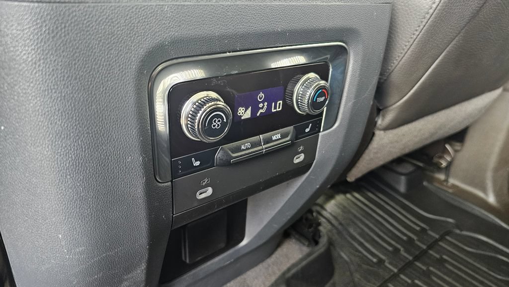 Used 2023 GMC Yukon Denali RWD image 7