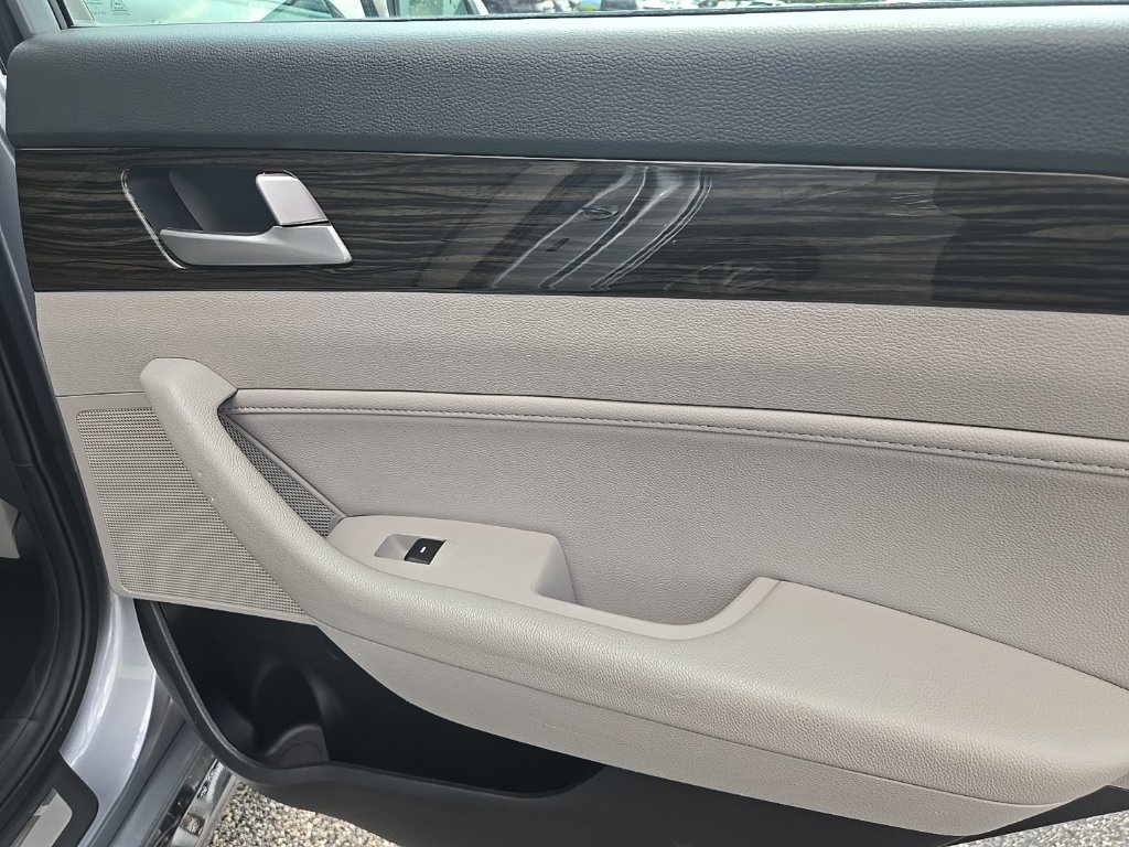 Used 2017 Hyundai Sonata Limited w/ Cargo Package FWD image 33