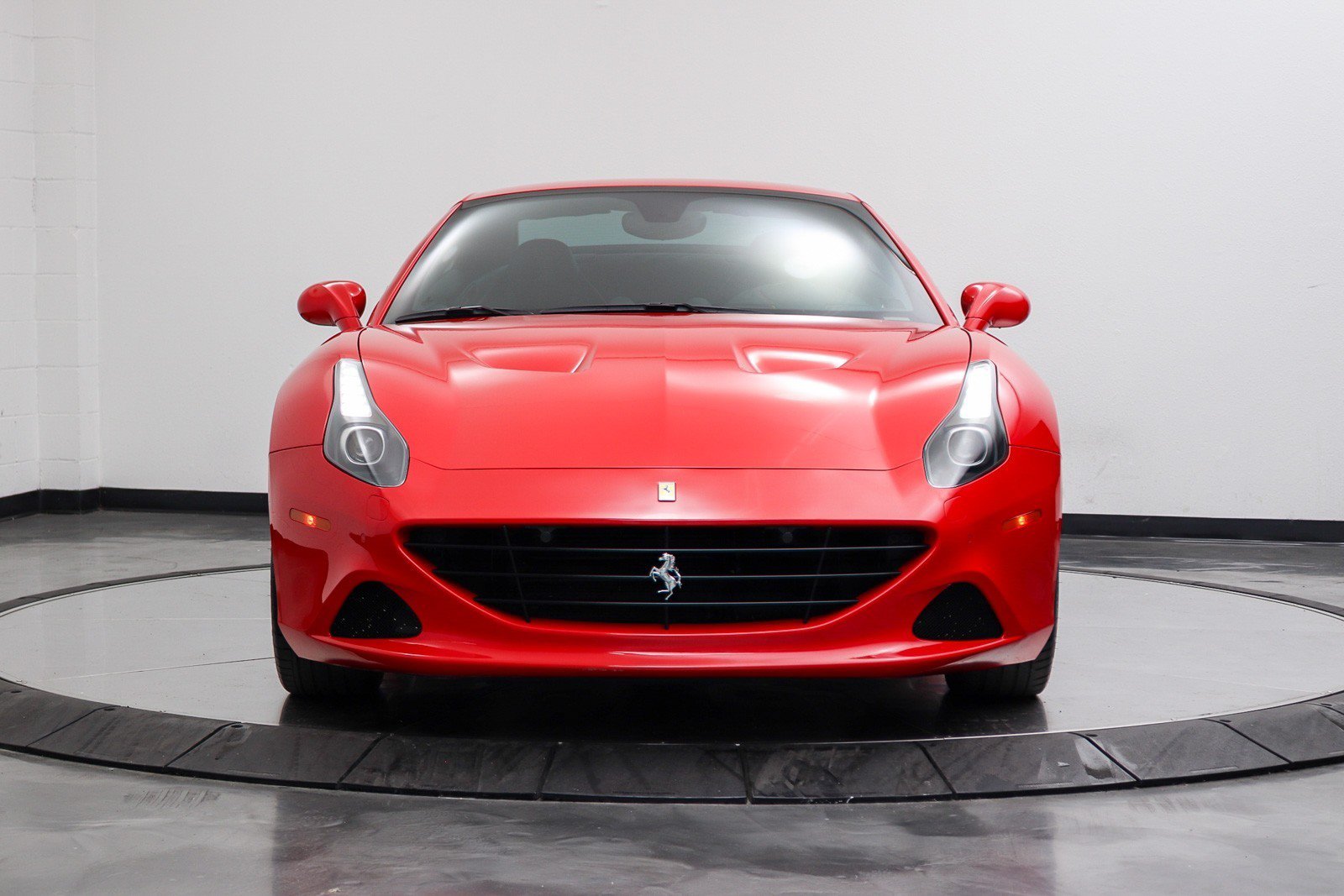 Used 2016 Ferrari California T RWD image 43