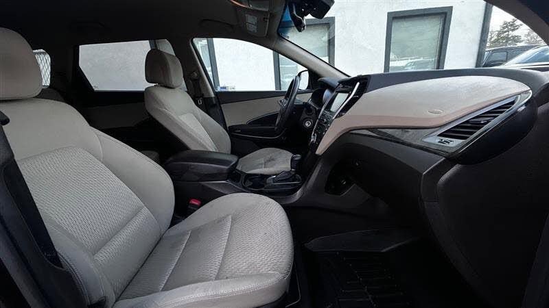 Used 2017 Hyundai Santa Fe SE AWD/4WD image 12