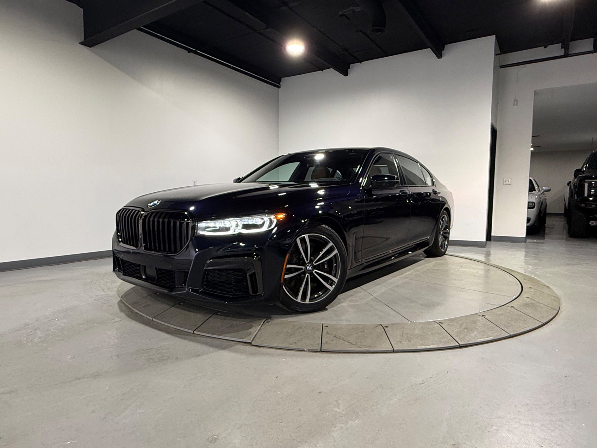 Used 2022 BMW 740i xDrive w/ M Sport Package image 8