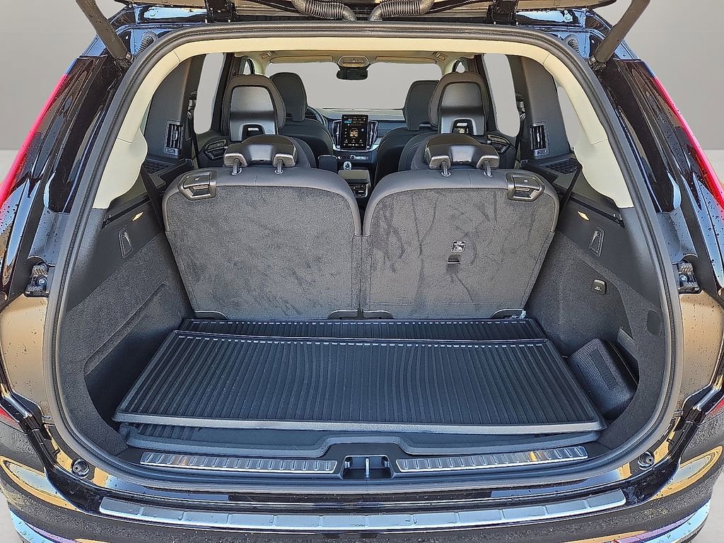 New 2026 Volvo XC90 T8 Plus w/ Protection Package Premier AWD/4WD image 13