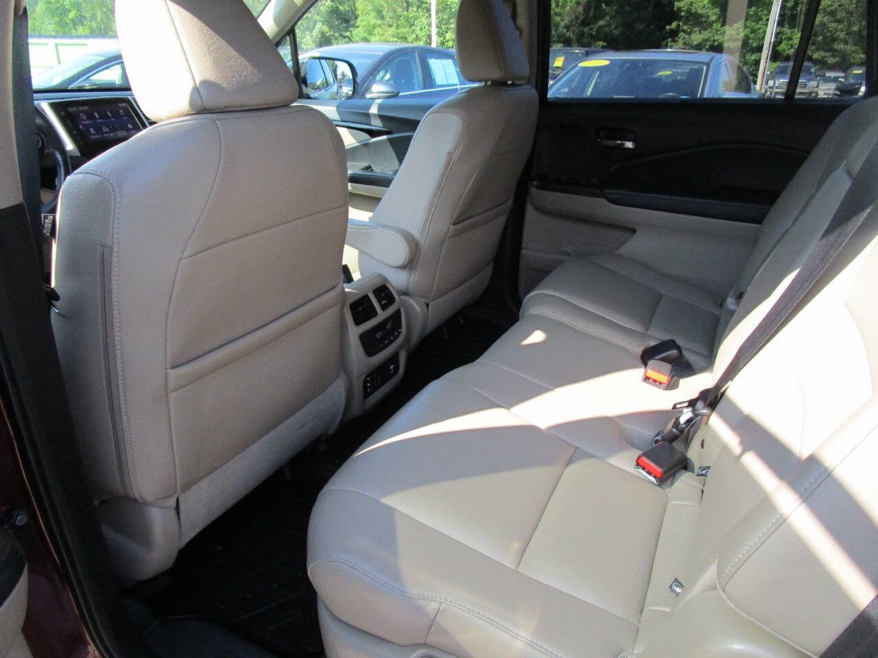 Used 2018 Honda Pilot Touring image 16