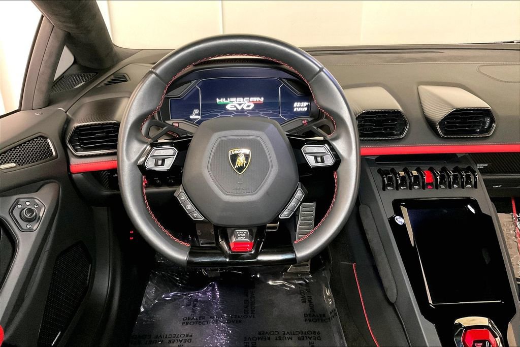 Used 2022 Lamborghini Huracan EVO image 9