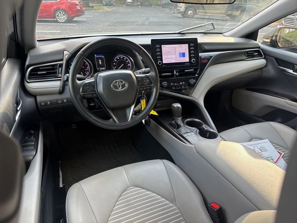 Used 2023 Toyota Camry SE image 2