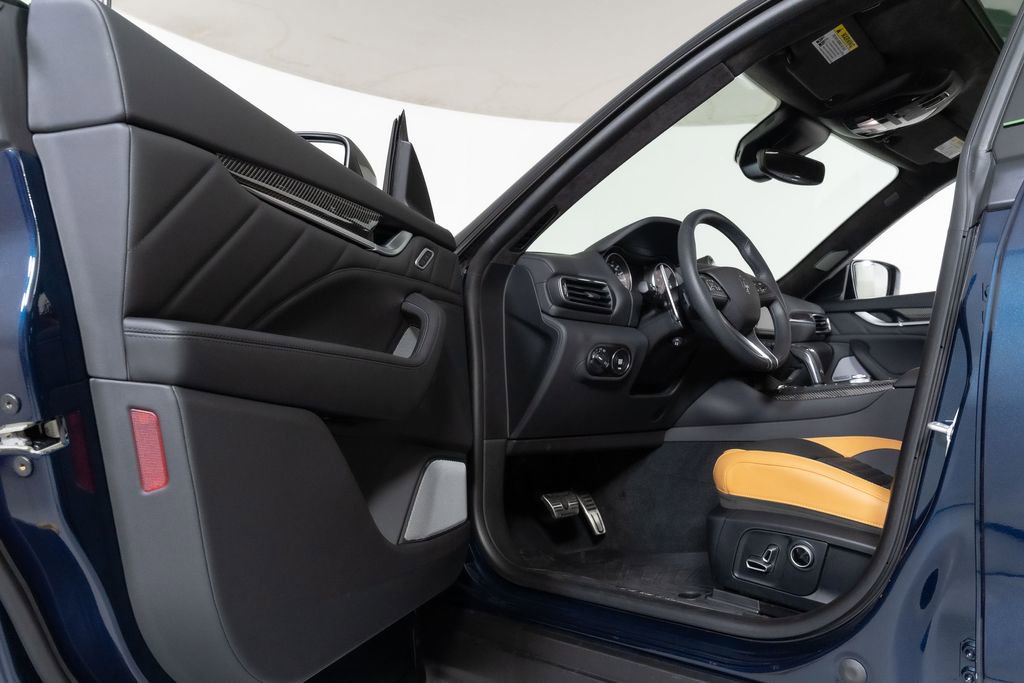 Used 2024 Maserati Levante Trofeo image 20