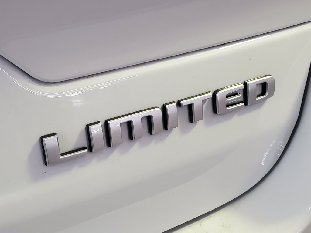 Used 2025 Jeep Grand Cherokee Limited AWD/4WD image 31